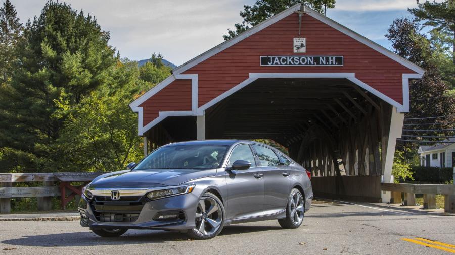  Honda Accord Touring Hybrid 2017 года  (NA) (фото 112 из 170)